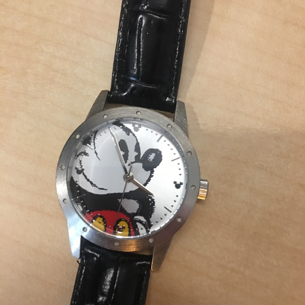 Disney leather watch - Picture 2 of 3